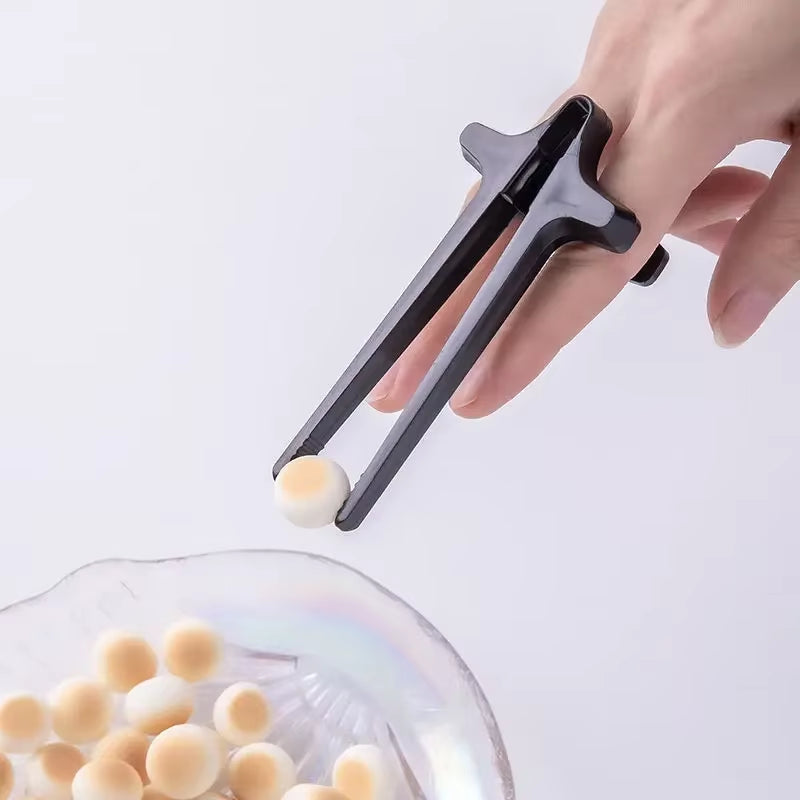 Finger Chopsticks for Gamer Gaming Snack Clips Plastic Chopstick Snack Food Finger Tongs Lazy Artifact Assistant Finger Tool